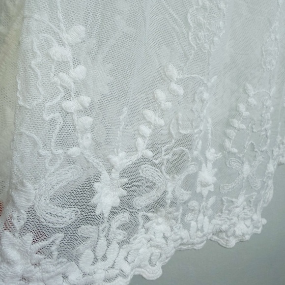 Elegant Sheer Lace Robe - White - Picture 4 of 12